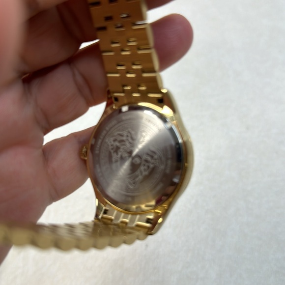 VERSACE MEN’S BLACK GOLD STEEL LUXURY WATCH WITH BOX - Picture 7 of 14